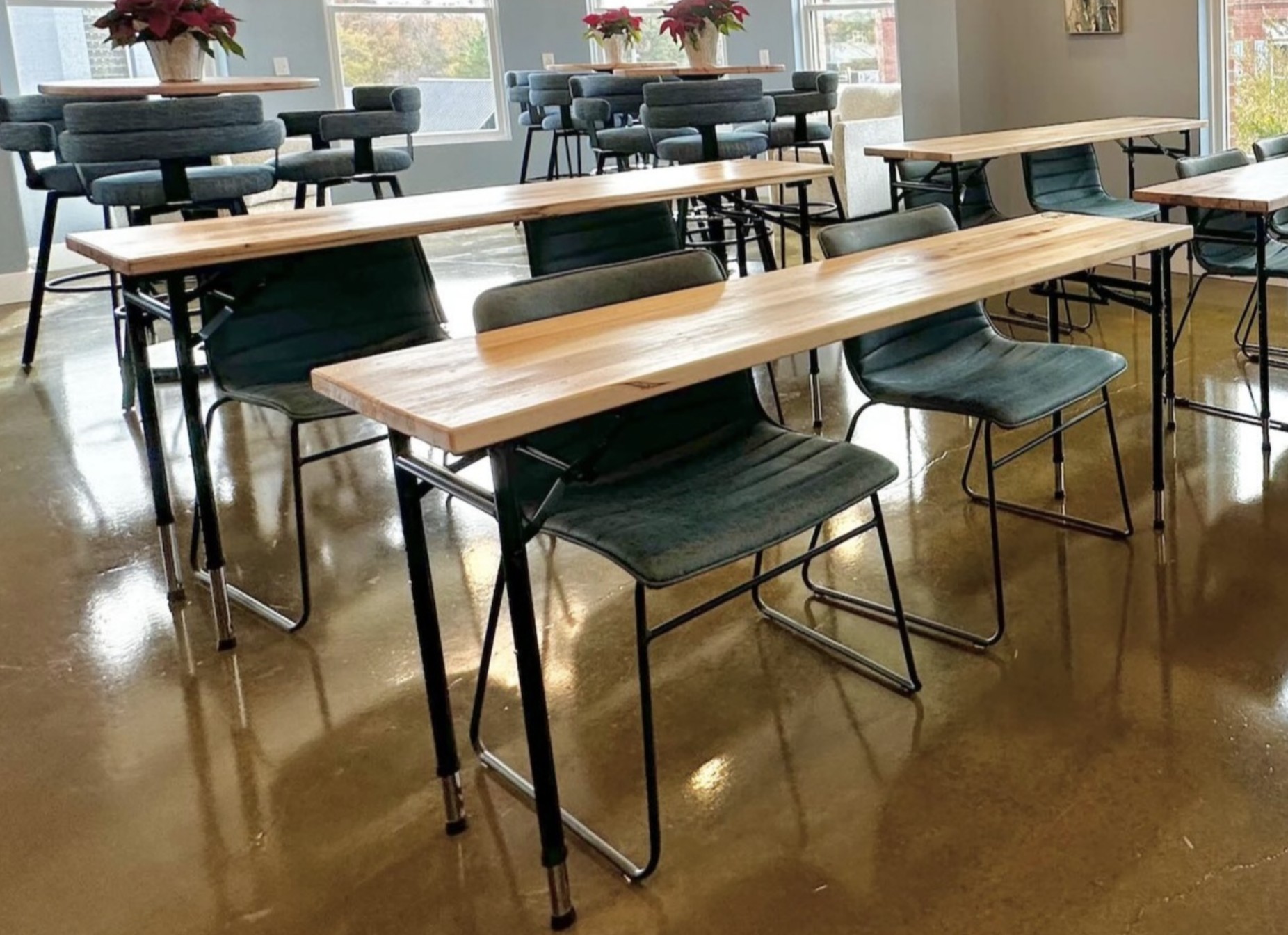 Height-adjustable seminar tables with chairs set up in rows